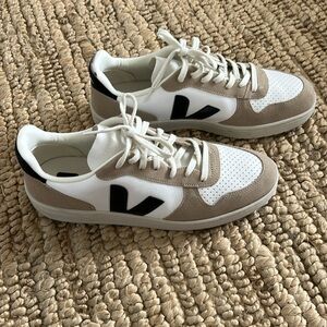 Extra White Black Sahara V-10 Sneakers. Size 12 Men's